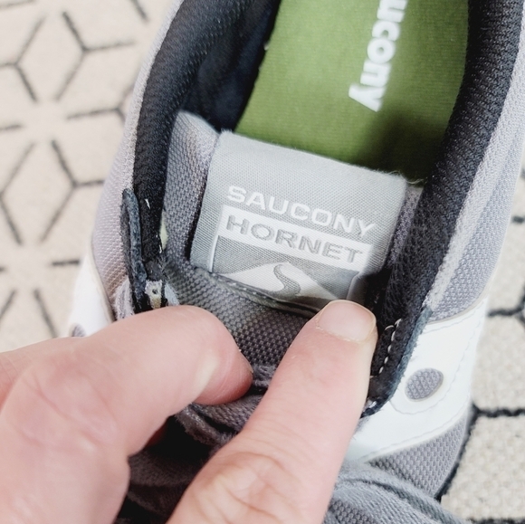 Saucony Hornet Sneaker in Black & Gray, sz 8.5 - Picture 9 of 11
